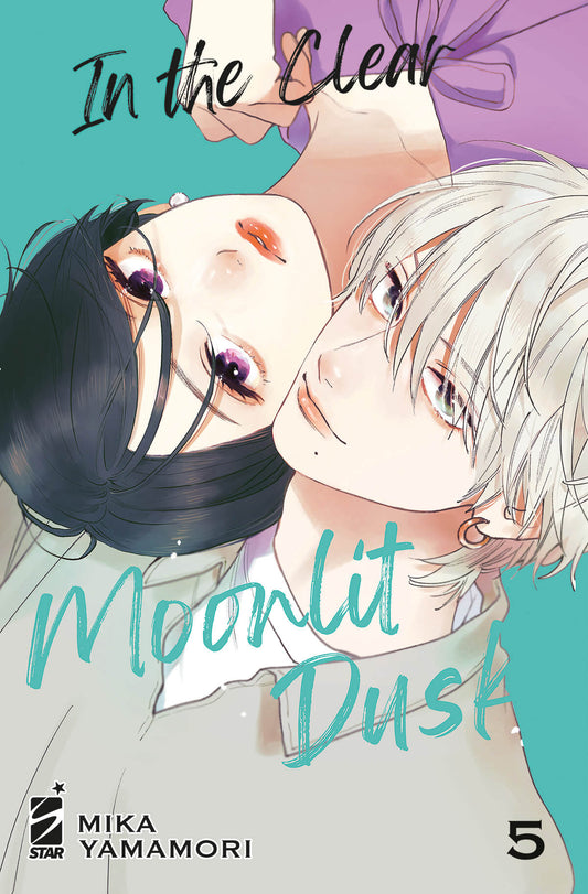 Copertina del fumetto "In the Clear Moonlit Dusk 5" pubblicazione di Edizioni Star Comics, con illustrazioni e titolo visibili
